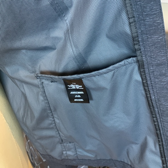 32 Degrees Cool Women’s Hooded Black Lightweight Rain/Wind Jacket Size M - Picture 7 of 10